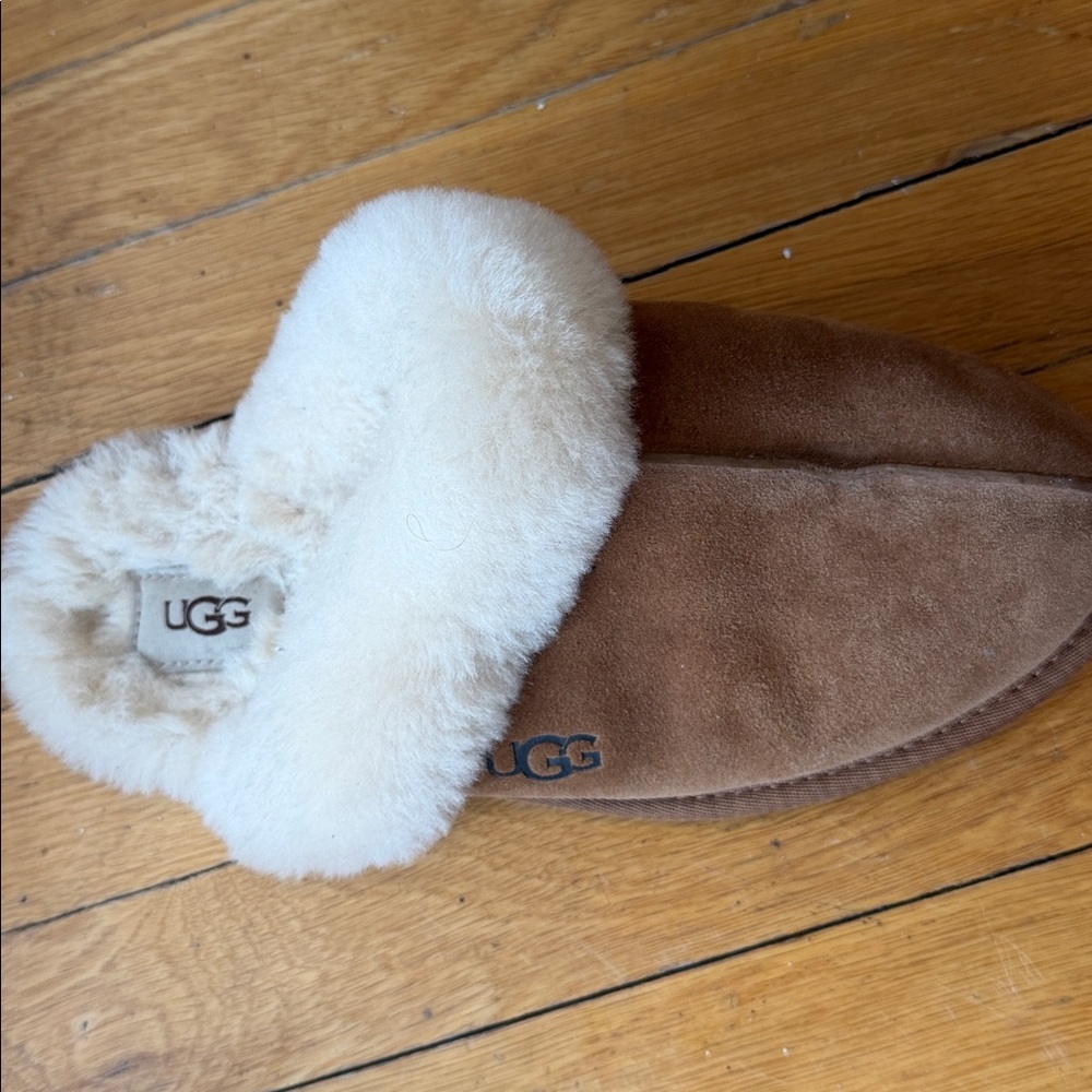 Ugg Slippers - US size 9 - Picture 5 of 7